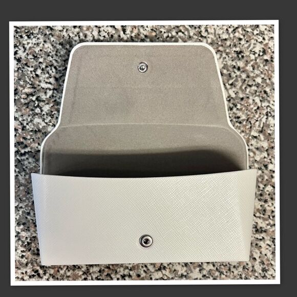 New Michael Kors Leather Eyeglass / Sunglass Case - Picture 4 of 4